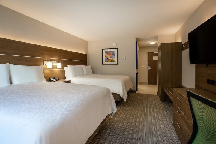 Holiday Inn Express & Suites Deland South by IHG