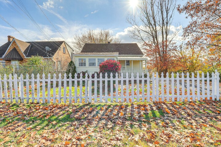 Game Room & Fire Pit: West Mifflin Home!