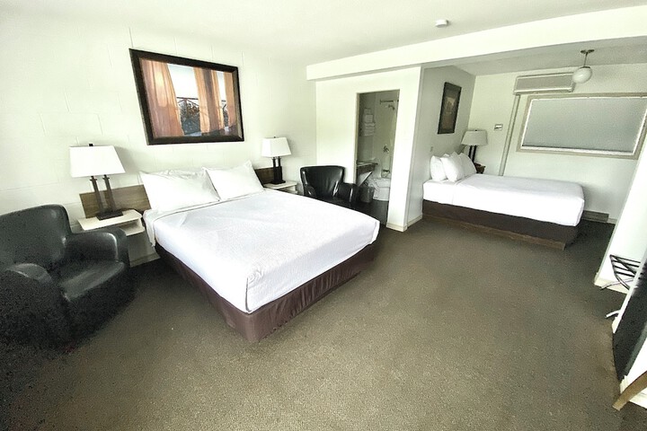 Room 10 of 26