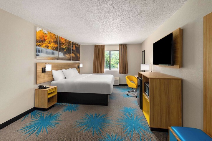 Room 32 of 46