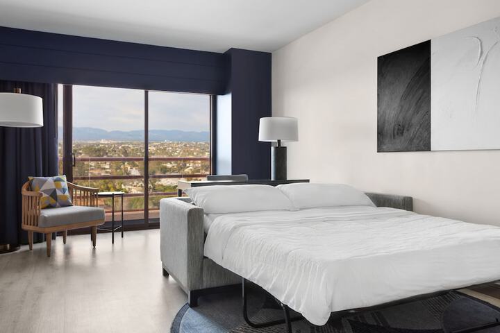 Room 27 of 106