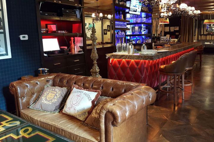 Lounge 55 of 61