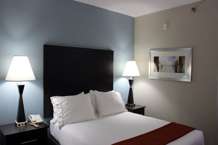 Holiday Inn Express Forsyth by IHG