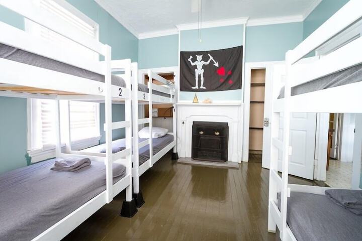 Room 21 of 27