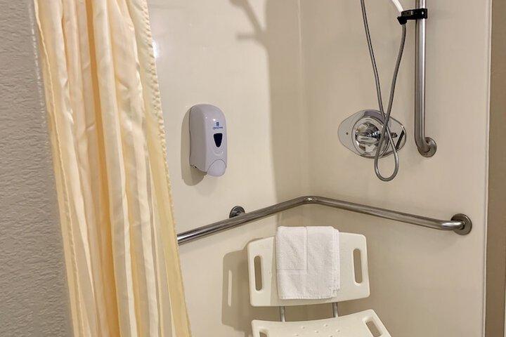 Monument Inn & Suites