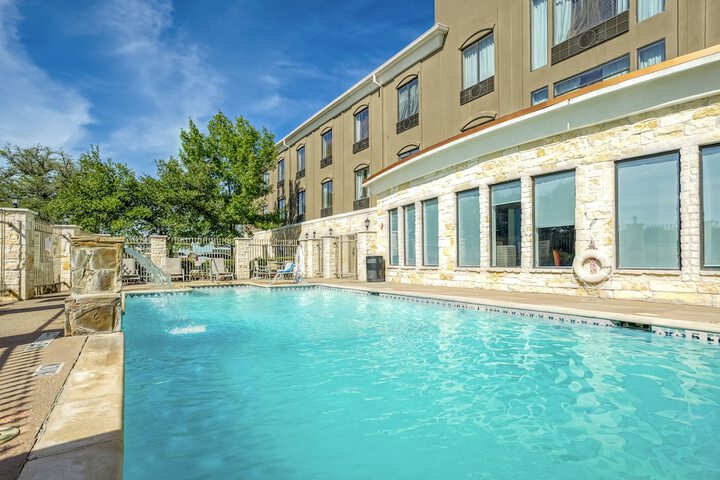 Pool 11 of 52