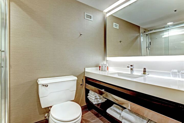 Room 40 of 73