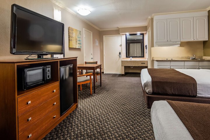 Room 33 of 41