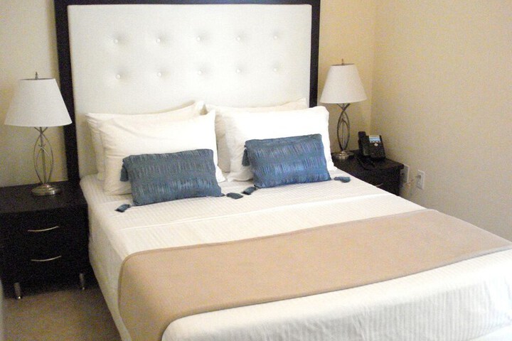 Room 33 of 128