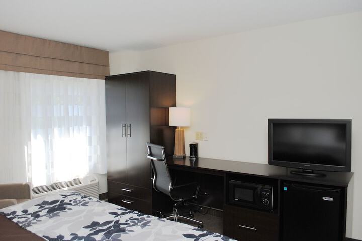 Sleep Inn & Suites Queensbury - Lake George