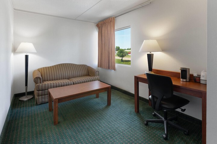 Baymont by Wyndham Jamestown Conference Center & Water Park