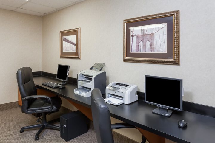 Business Center 22 of 23
