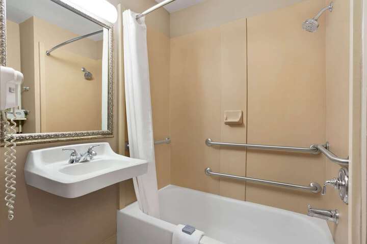 Room 13 of 26