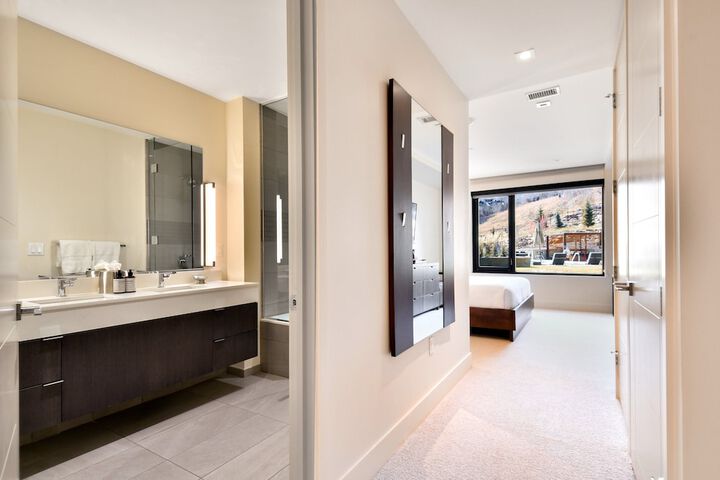Room 42 of 187