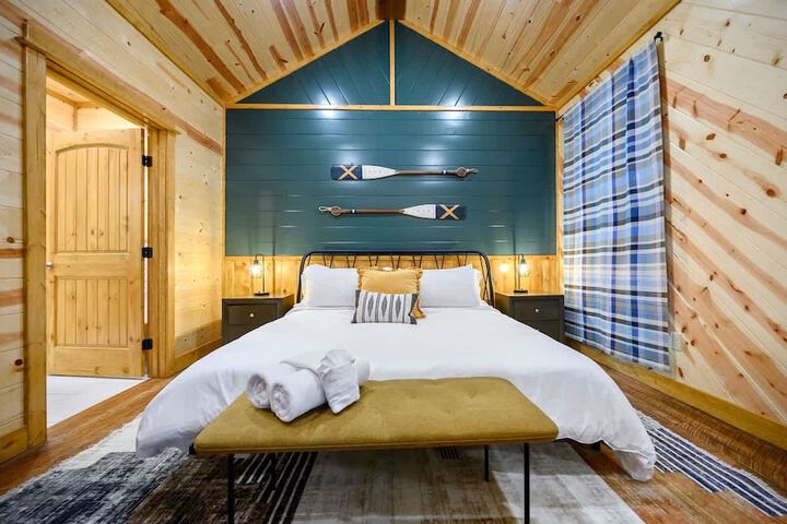 Massive Hochatown Lodge w spa Basketball More