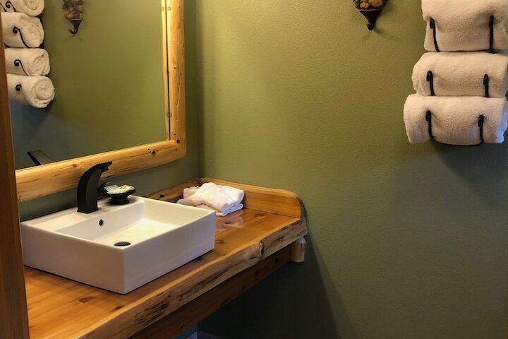 Summit Lake Lodge