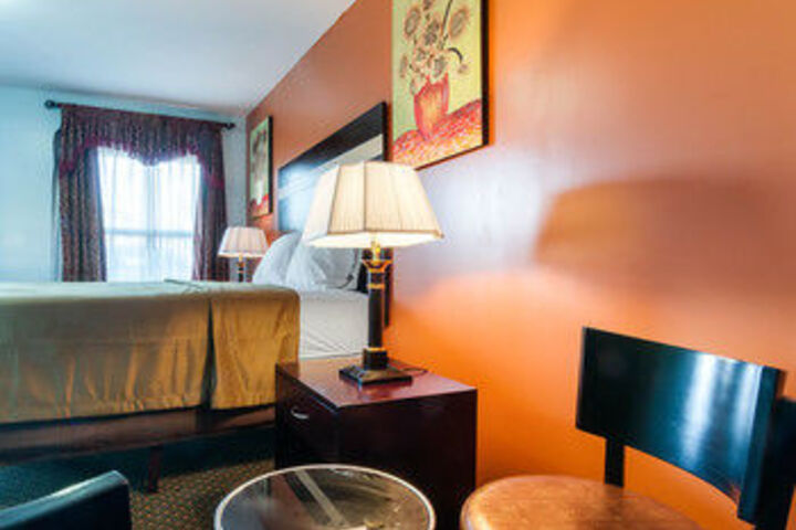 Motown Inn & Suites