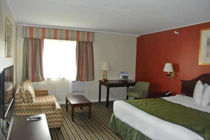 Room 7 of 8