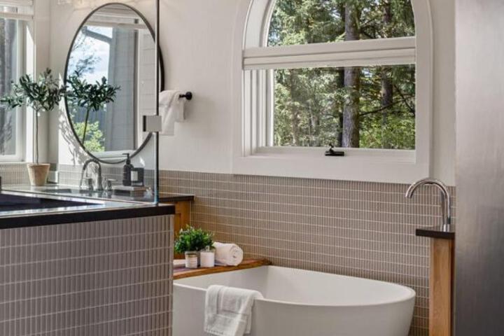 Escape to Wine Country Luxurious Getaway Awaits