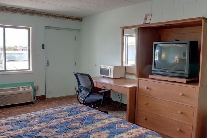 Country Host Motel