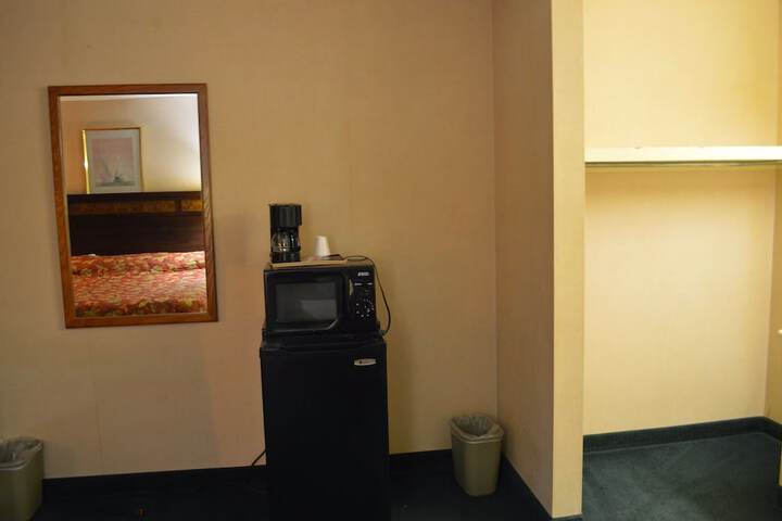 Room 9 of 18