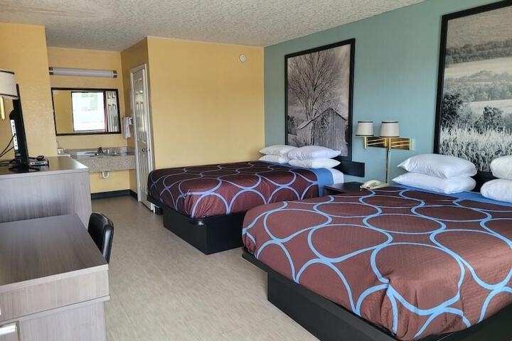 Room 25 of 40