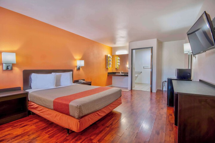 Room 28 of 58