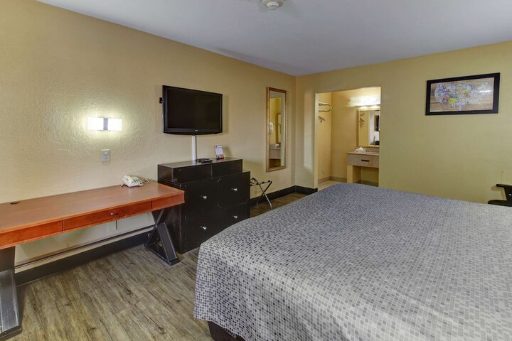 Room 11 of 26