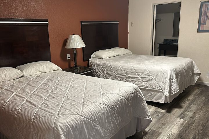 Room 9 of 28