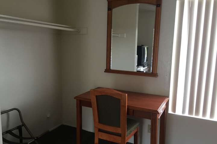 Room 6 of 19
