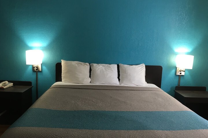 Room 16 of 22