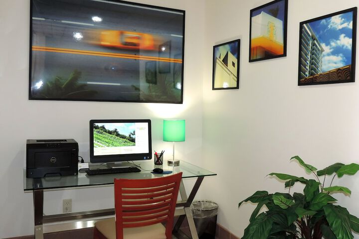 Business Center 75 of 90