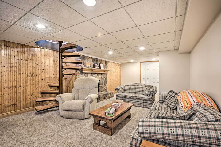 Indian Lake Retreat w / Wet Bar & Covered Deck