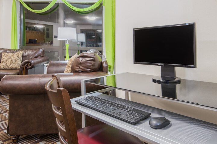 Business Center 18 of 18