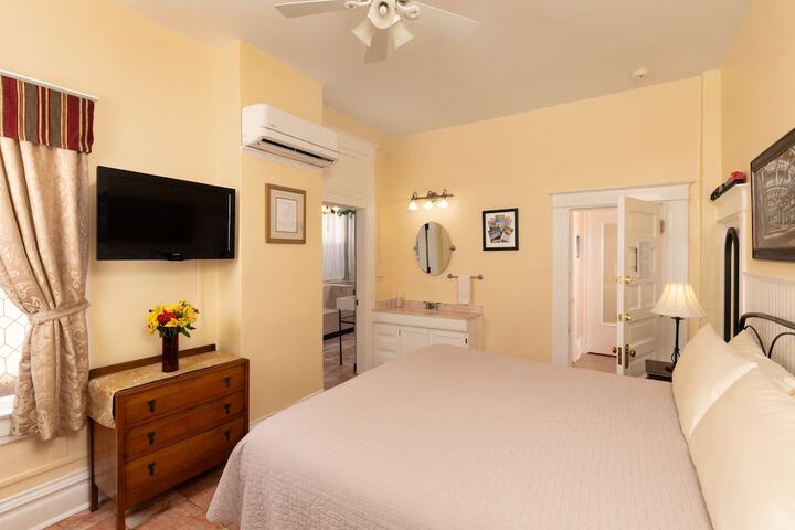 Room 18 of 25