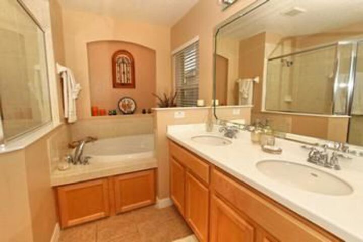 BRAND NEW 4 Bedroom Holiday home by Follow the sun vacation Rentals