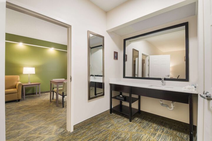 Room 12 of 25