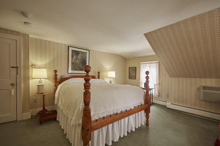 Room 21 of 126