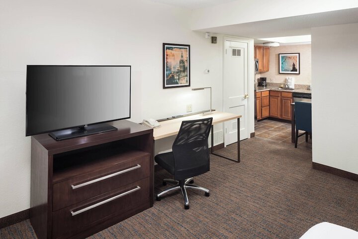 Room 13 of 37