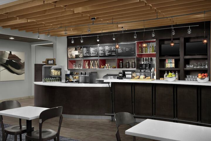Courtyard by Marriott Greensboro Airport