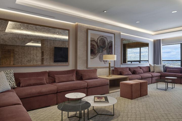 Hilton Toronto Airport Hotel & Suites