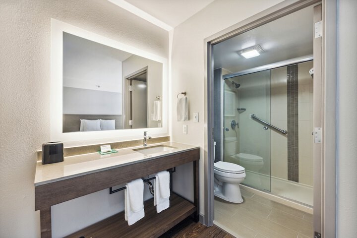 Room 14 of 33