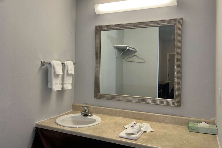 Room 18 of 25