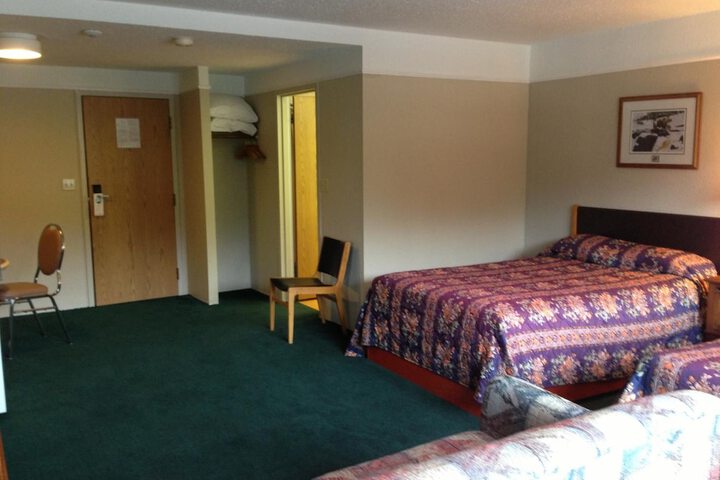 Room 32 of 68