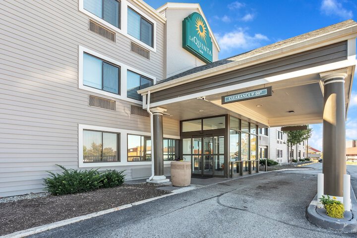 Hotel 2 of 33