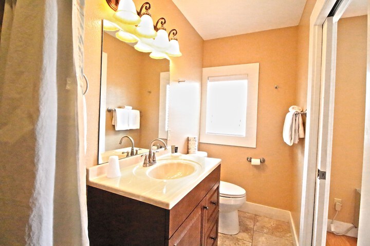Peach Tree Inn & Suites
