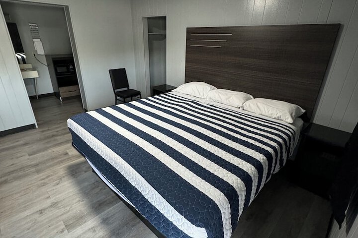 Acorn Motel