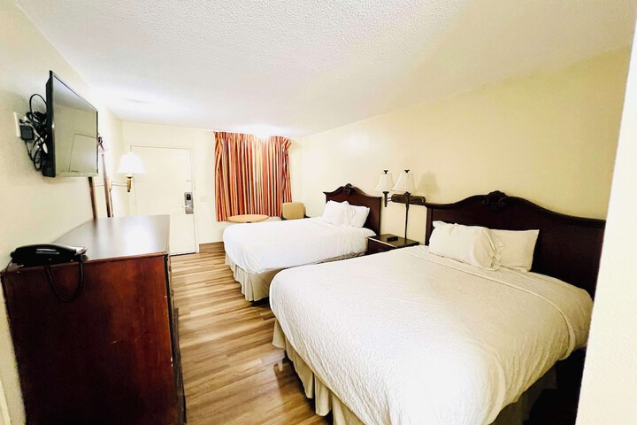 Room 9 of 11