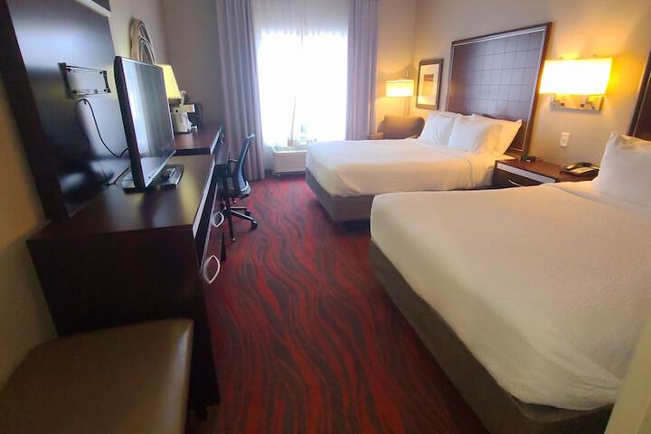 Holiday Inn Express & Suites Utica by IHG