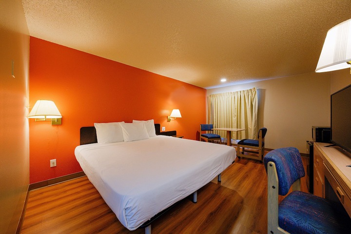 Room 42 of 123